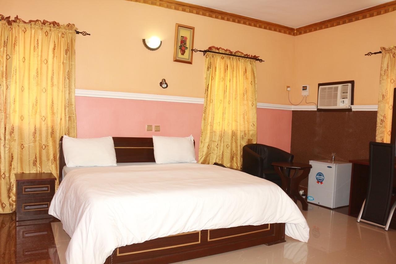 Cute Villa Hotel And Suites Uyo Extérieur photo